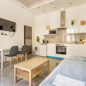  Apartamento Modernized At Kiraly 51